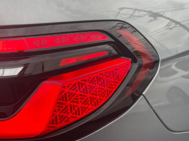 Ｘ７ ｘＤｒｉｖｅ　４０ｄ　Ｍスポーツ　弊社顧客下取り車／６人乗り／スカイラウンジサンルーフ／２列目コンフォートシート／黒レザー／４輪エアサス／インテグレイテッドアクティブステアリング／エグゼクティブドライブプロ／アイコニックグロー（24枚目）