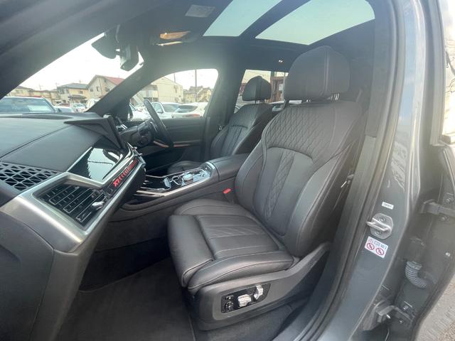 Ｘ７ ｘＤｒｉｖｅ　４０ｄ　Ｍスポーツ　弊社顧客下取り車／６人乗り／スカイラウンジサンルーフ／２列目コンフォートシート／黒レザー／４輪エアサス／インテグレイテッドアクティブステアリング／エグゼクティブドライブプロ／アイコニックグロー（48枚目）