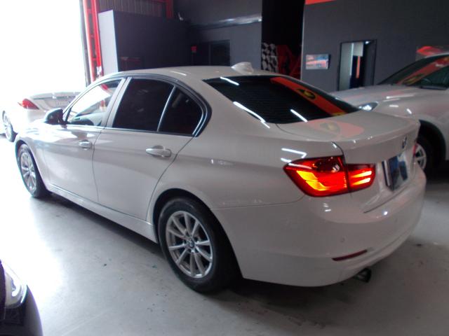 320i 2012年後期モデル ディーラー車 キセノンヘッドライト プッシュスタート 純正16インチ タイヤ8分山 純正HDDナビ 地デジフルセグテレビ バックカメラ CD録音 DVD再生 ブルートゥース(6枚目)