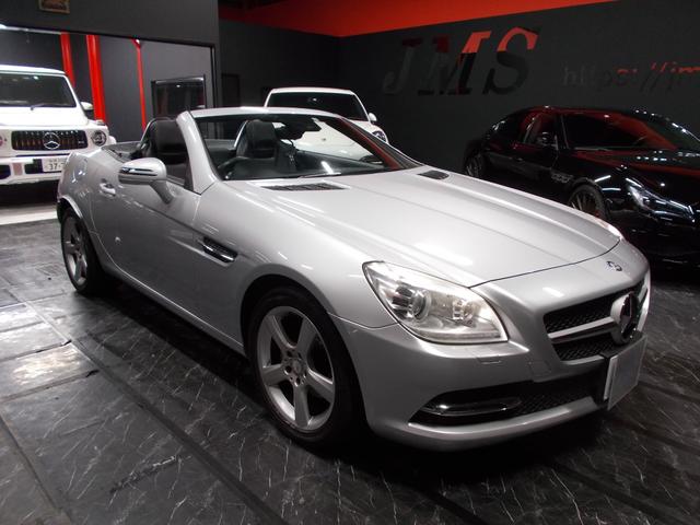 ＳＬＫ２００ブルーエフィシェンシー　スポーツ　２０１１年モデル　ディーラー整備車両　整備記録簿　電動オープン　キセノンヘッドライト　黒革シート　純正ＨＤＤナビ地デジＢカメラ　ＣＤ録音ＤＶＤ再生ブルートゥースＵＳＢ　クルーズコントロール　ＥＴＣ(4枚目)