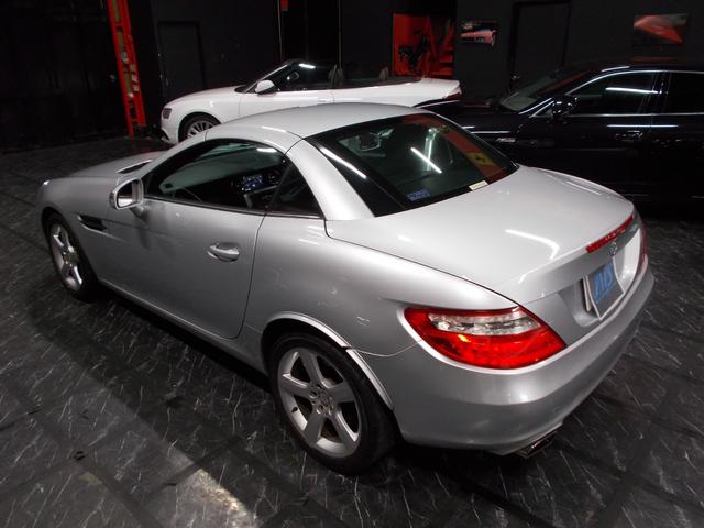 ＳＬＫ２００ブルーエフィシェンシー　スポーツ　２０１１年モデル　ディーラー整備車両　整備記録簿　電動オープン　キセノンヘッドライト　黒革シート　純正ＨＤＤナビ地デジＢカメラ　ＣＤ録音ＤＶＤ再生ブルートゥースＵＳＢ　クルーズコントロール　ＥＴＣ(23枚目)