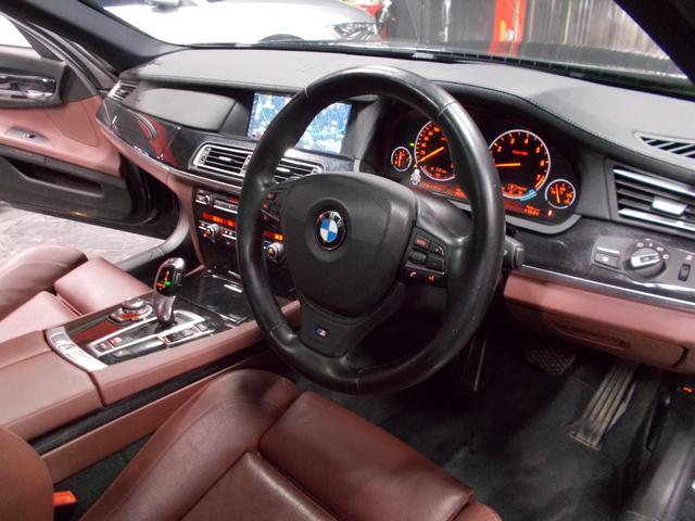 ７４０ｉ　Ｍスポーツパッケージ　ディーラー整備車両　整備記録簿　キセノンヘッドライト　Ｍ純正１９インチアルミ　ガラスサンルーフ　ブラウン革シート　ＨＤＤナビ地デジＢカメラ　ＣＤ録音ＤＶＤ再生ブルートゥース　クルーズコントロール(11枚目)