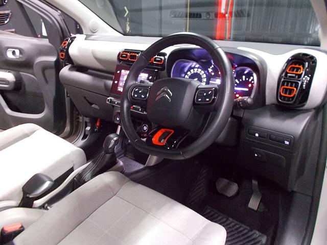 Ｃ３ エアクロス シャインパッケージ　１オーナーディーラー整備車両　整備記録簿　衝突軽減ブレーキ　レーンキープ　オートハイビーム　ヒルディセントコント　純正ディスプレイオーディオ　ブルートゥース　ＵＳＢ　ＥＴＣ　バックカメラ　ガラスルーフ（12枚目）