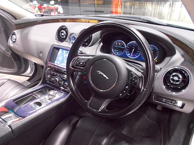 ＸＪ ＸＪ　ラグジュアリー　ディーラー整備車両　整備記録簿　純正１９インチアルミ　ダブルガラスサンルーフ　黒革シート　純正ＨＤＤナビ地デジＢカメラ　ＣＤ録音ＤＶＤ再生ブルートゥースＵＳＢ　ドラレコ　ＥＴＣ　クルーズコントロール（12枚目）