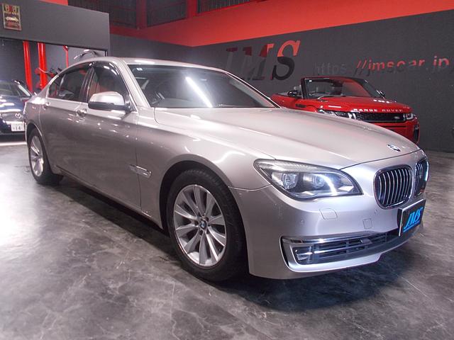 ７シリーズ ７４０ｉ　１オーナーディーラー整備車両　整備記録簿　２０１４年モデル　８速ＡＴターボ　キャメル革シート　純正ＨＤＤナビ　バックカメラ　ＣＤ録音ＤＶＤ再生ブルートゥースＵＳＢ　スペアキー　ＥＴＣ　クルコン（5枚目）