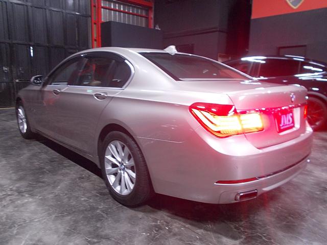 ７シリーズ ７４０ｉ　１オーナーディーラー整備車両　整備記録簿　２０１４年モデル　８速ＡＴターボ　キャメル革シート　純正ＨＤＤナビ　バックカメラ　ＣＤ録音ＤＶＤ再生ブルートゥースＵＳＢ　スペアキー　ＥＴＣ　クルコン（8枚目）
