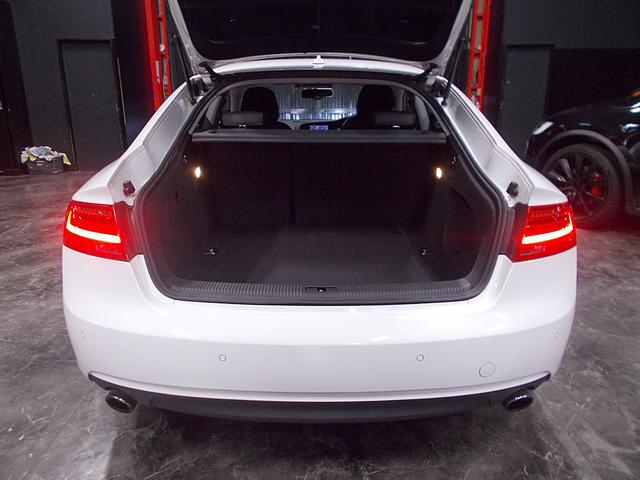 Ａ５スポーツバック ２．０ＴＦＳＩクワトロ　ディーラー整備車両　整備記録簿　フルタイム４ＷＤターボ　黒革シート　純正ＨＤＤナビ地デジＢカメラ　ＣＤ録音ＤＶＤ再生ブルートゥース　ＥＴＣ　スペアキー　パドルシフトマニュアルモード付（17枚目）