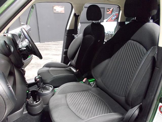 ＭＩＮＩ クーパーＳＤ　クロスオーバー　ブラックデザインパッケージ　ディーラー整備車両　整備記録簿　ディーゼルターボエンジン　キセノンヘッドライト　社外ナビ　地デジテレビ　ＣＤ　ＡＵＸ　ＳＤ　プッシュスタート　スマートキー　パドルシフト（14枚目）