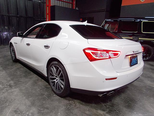 ギブリ ベースグレード　ディーラー整備車両　整備記録簿　Ｖ６　８速ＡＴターボ　赤革シート　純正１９インチ　ガラスサンルーフ　純正ＳＤナビ　地デジフルセグ　バックカメラ　ブルートゥース　ＵＳＢ　ＥＴＣ　クルーズコントロール（8枚目）