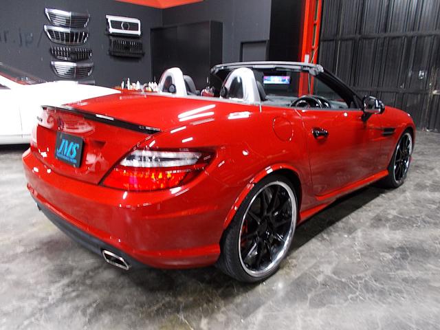 ＳＬＫ ＳＬＫ２００ブルーエフィシェンシー　スポーツ　２０１１年モデル　ＡＭＧパッケージ　ＴＷＳ２０インチ　パナメリカーナグリル　トランクスポイラー　電動オープン　黒革シート　純正ＨＤＤナビ　地デジフルセグテレビ　ＣＤ録音　ＤＶＤ再生　ブルートゥース（6枚目）