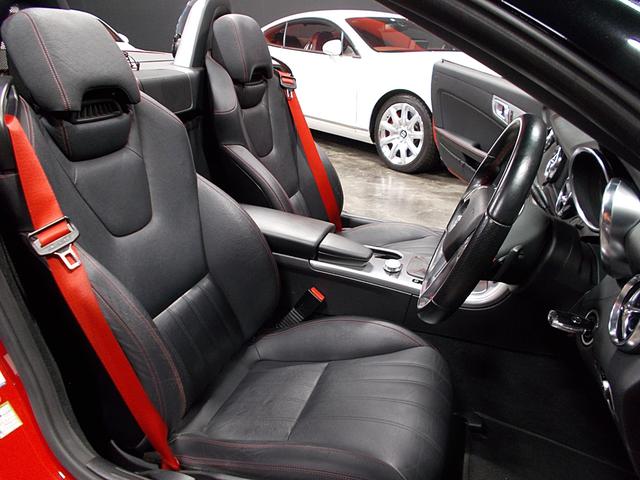 ＳＬＫ ＳＬＫ２００ブルーエフィシェンシー　スポーツ　２０１１年モデル　ＡＭＧパッケージ　ＴＷＳ２０インチ　パナメリカーナグリル　トランクスポイラー　電動オープン　黒革シート　純正ＨＤＤナビ　地デジフルセグテレビ　ＣＤ録音　ＤＶＤ再生　ブルートゥース（12枚目）