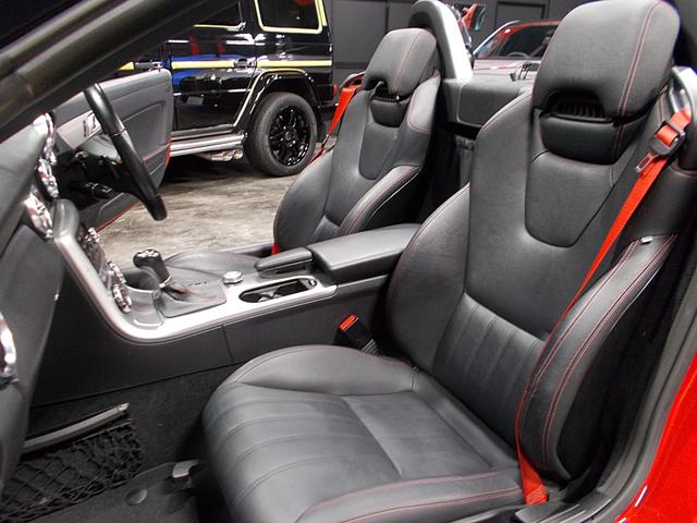 ＳＬＫ ＳＬＫ２００ブルーエフィシェンシー　スポーツ　２０１１年モデル　ＡＭＧパッケージ　ＴＷＳ２０インチ　パナメリカーナグリル　トランクスポイラー　電動オープン　黒革シート　純正ＨＤＤナビ　地デジフルセグテレビ　ＣＤ録音　ＤＶＤ再生　ブルートゥース（13枚目）