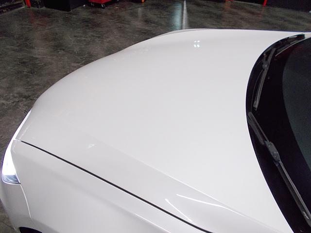 モデルＳ ７５Ｄ　後期モデル　オートパイロット　パノラミックガラスルーフ　ホワイトレザー＆アルカンターラルーフライニング　純正ナビ　リアビューカメラ　ブルートゥース　ＵＳＢ　レッドキャリパー　ドラレコ　スペアキー（12枚目）