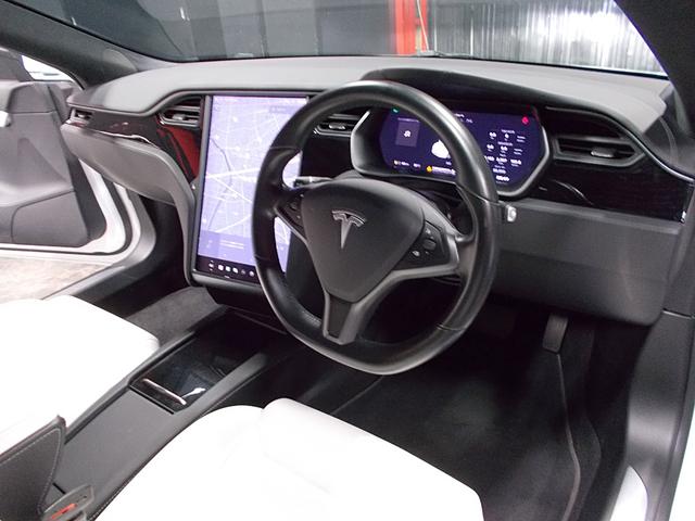 モデルＳ ７５Ｄ　後期モデル　オートパイロット　パノラミックガラスルーフ　ホワイトレザー＆アルカンターラルーフライニング　純正ナビ　リアビューカメラ　ブルートゥース　ＵＳＢ　レッドキャリパー　ドラレコ　スペアキー（13枚目）