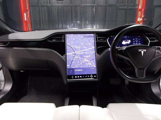モデルＳ ７５Ｄ　後期モデル　オートパイロット　パノラミックガラスルーフ　ホワイトレザー＆アルカンターラルーフライニング　純正ナビ　リアビューカメラ　ブルートゥース　ＵＳＢ　レッドキャリパー　ドラレコ　スペアキー（17枚目）