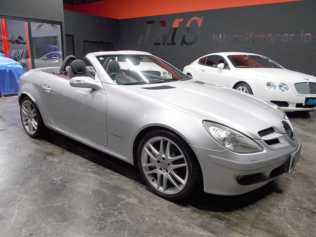 ＳＬＫ ＳＬＫ２００コンプレッサー　スポーツＥＤ　２５０台特別限定車　２００６年モデル　電動オープン　キセノンヘッドライト　１８インチアルミ　黒革シート　純正ナビ　スーパーチャージャー　スポーツサスペンション　パドルシフト　クルーズコントロール（5枚目）