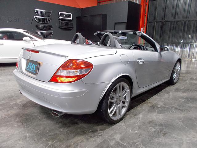 ＳＬＫ ＳＬＫ２００コンプレッサー　スポーツＥＤ　２５０台特別限定車　２００６年モデル　電動オープン　キセノンヘッドライト　１８インチアルミ　黒革シート　純正ナビ　スーパーチャージャー　スポーツサスペンション　パドルシフト　クルーズコントロール（6枚目）
