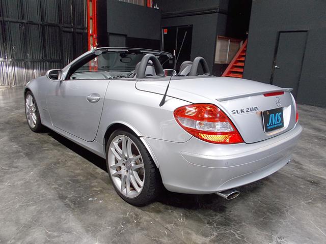 ＳＬＫ ＳＬＫ２００コンプレッサー　スポーツＥＤ　２５０台特別限定車　２００６年モデル　電動オープン　キセノンヘッドライト　１８インチアルミ　黒革シート　純正ナビ　スーパーチャージャー　スポーツサスペンション　パドルシフト　クルーズコントロール（8枚目）