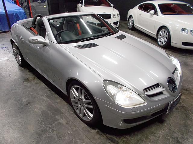 ＳＬＫ ＳＬＫ２００コンプレッサー　スポーツＥＤ　２５０台特別限定車　２００６年モデル　電動オープン　キセノンヘッドライト　１８インチアルミ　黒革シート　純正ナビ　スーパーチャージャー　スポーツサスペンション　パドルシフト　クルーズコントロール（11枚目）
