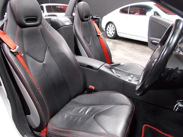 ＳＬＫ ＳＬＫ２００コンプレッサー　スポーツＥＤ　２５０台特別限定車　２００６年モデル　電動オープン　キセノンヘッドライト　１８インチアルミ　黒革シート　純正ナビ　スーパーチャージャー　スポーツサスペンション　パドルシフト　クルーズコントロール（13枚目）