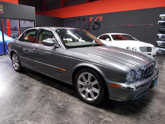 ＸＪ ＸＪ８　３．５　正規ディーラー車　Ｖ８　キセノンヘッドライト　純正１８インチアルミ　ベージュ革シート　メーカー純正オプションナビ　クルーズコントロール　前後コーナーセンサー　スペアキー　ＥＴＣ（5枚目）