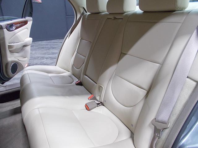 ＸＪ ＸＪ８　３．５　正規ディーラー車　Ｖ８　キセノンヘッドライト　純正１８インチアルミ　ベージュ革シート　メーカー純正オプションナビ　クルーズコントロール　前後コーナーセンサー　スペアキー　ＥＴＣ（17枚目）