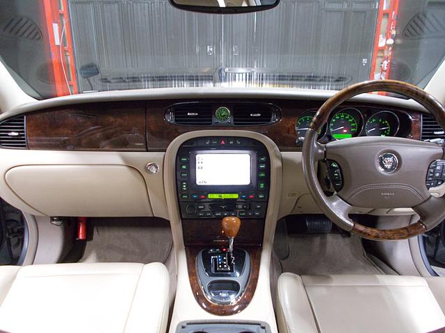 ＸＪ ＸＪ８　３．５　正規ディーラー車　Ｖ８　キセノンヘッドライト　純正１８インチアルミ　ベージュ革シート　メーカー純正オプションナビ　クルーズコントロール　前後コーナーセンサー　スペアキー　ＥＴＣ（18枚目）