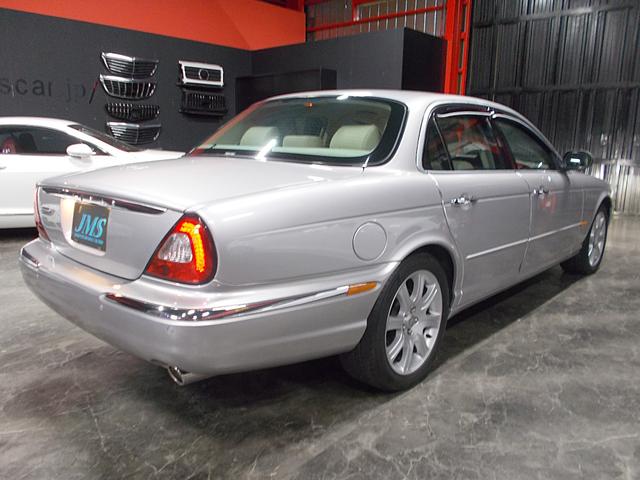 ＸＪ ＸＪ８　３．５　正規ディーラー車　Ｖ８　キセノンヘッドライト　純正１８インチアルミ　オフホワイト革内装　メーカー純正オプションナビ　クルーズコントロール　ＥＴＣ（6枚目）