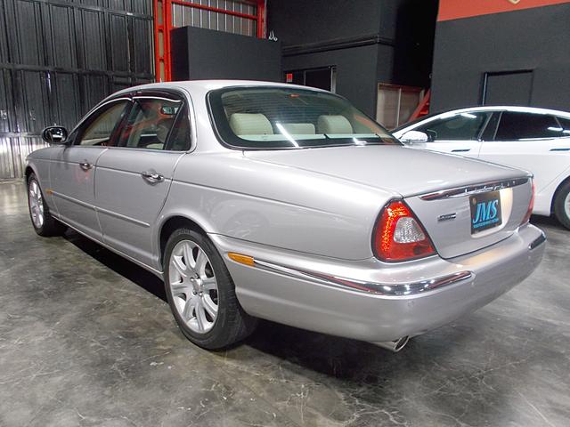 ＸＪ ＸＪ８　３．５　正規ディーラー車　Ｖ８　キセノンヘッドライト　純正１８インチアルミ　オフホワイト革内装　メーカー純正オプションナビ　クルーズコントロール　ＥＴＣ（8枚目）