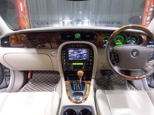ＸＪ ＸＪ８　３．５　正規ディーラー車　Ｖ８　キセノンヘッドライト　純正１８インチアルミ　オフホワイト革内装　メーカー純正オプションナビ　クルーズコントロール　ＥＴＣ（13枚目）