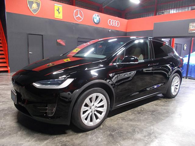 モデルX 100D オートパイロット 4WD ファルコンウイング 100Dロングレンジ フルセルフドライブコンピューター3 サモン オフホワイト革 衝突軽減ブレーキシステム ダブルサンルーフ アダプティブサスペンション(5枚目)