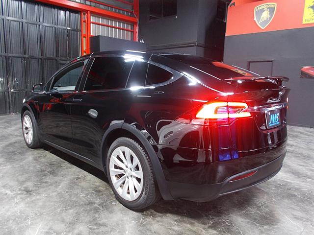 モデルX 100D オートパイロット 4WD ファルコンウイング 100Dロングレンジ フルセルフドライブコンピューター3 サモン オフホワイト革 衝突軽減ブレーキシステム ダブルサンルーフ アダプティブサスペンション(10枚目)