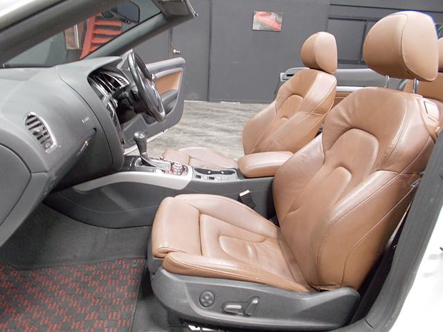 Ａ５カブリオレ ２．０ＴＦＳＩクワトロ　正規ディーラー車　電動オープン　キセノンヘッドライト　キャメル革シート　純正ＨＤＤナビ　地デジフルセグテレビ　バックカメラ　ＣＤ録音　ＤＶＤ再生　ブルートゥース　クルーズコントロール　パドルシフト（13枚目）