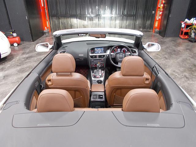Ａ５カブリオレ ２．０ＴＦＳＩクワトロ　正規ディーラー車　電動オープン　キセノンヘッドライト　キャメル革シート　純正ＨＤＤナビ　地デジフルセグテレビ　バックカメラ　ＣＤ録音　ＤＶＤ再生　ブルートゥース　クルーズコントロール　パドルシフト（16枚目）