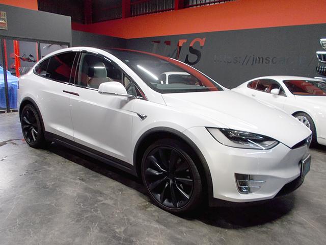 モデルＸ １００Ｄ　オートパイロット　４ＷＤ　サモン　セルフドライビングコンピューター３　ファルコンウイング　白革シート　アンビエントライト　ダブルガラスルーフ　純正２２インチアルミ　エアサスペンション　スペアキー×２（7枚目）