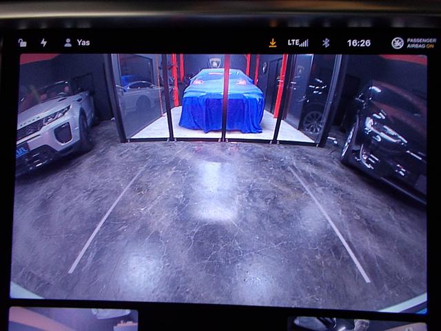 モデルＸ １００Ｄ　オートパイロット　４ＷＤ　サモン　セルフドライビングコンピューター３　ファルコンウイング　白革シート　アンビエントライト　ダブルガラスルーフ　純正２２インチアルミ　エアサスペンション　スペアキー×２（26枚目）