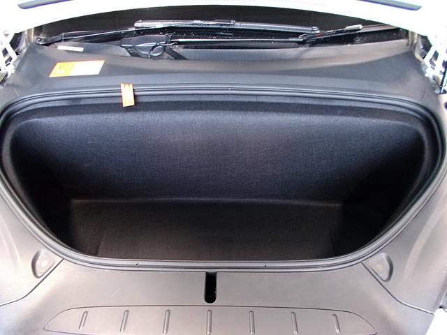 モデルＸ １００Ｄ　オートパイロット　４ＷＤ　サモン　セルフドライビングコンピューター３　ファルコンウイング　白革シート　アンビエントライト　ダブルガラスルーフ　純正２２インチアルミ　エアサスペンション　スペアキー×２（31枚目）
