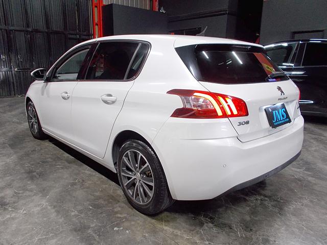 ディーラー整備車両　整備記録簿　ディーゼルターボエンジン　衝突軽減ブレーキシステム　アダプティブクルーズコントロール　サポカー　オートマチックハイビーム　アダプティブヘッドライト