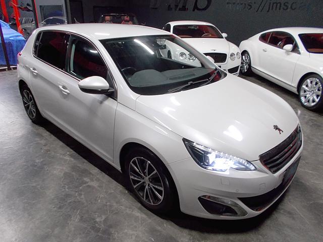 メーカー純正オプションナビ　地デジフルセグテレビ　バックカメラ　ＣＤ　ＤＶＤ再生　ブルートゥース　ＵＳＢ　ＡＵＸ　ドライブレコーダー　ＥＴＣ　ＥＳＣエレクトロニクススタビリティコントロール