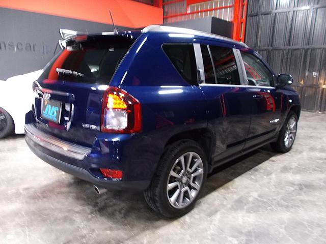 ジープ・コンパス リミテッド 正規ディーラー車 フルタイム4WD 革内装 10.2インチディスプレイオーディオ ブルートゥース バックカメラ サイドカメラ 純正18インチアルミ クルーズコントロール ETC(6枚目)