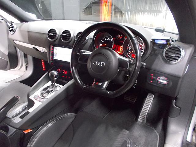 TTクーペ 2.0TFSI Sラインパッケージ ディーラー整備車両 整備記録簿 2.0ターボ ハーフレザーシート HDDナビ 社外地デジフルセグテレビ バックカメラ CD録音 DVD再生 レーダー探知機 ETC パドルシフト(12枚目)