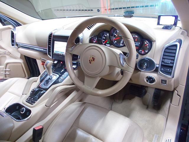 カイエン ベースグレード 正規ディーラー車 夏冬タイヤ合計8本 キセノンライト サンルーフ オフホワイト革内装 SDナビ地デジBカメラSカメラ CD録音DVD再生ブルートゥース レーダー探知機 ETC クルーズコントロール(12枚目)