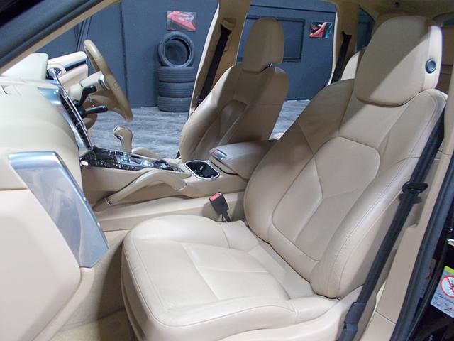 カイエン ベースグレード 正規ディーラー車 夏冬タイヤ合計8本 キセノンライト サンルーフ オフホワイト革内装 SDナビ地デジBカメラSカメラ CD録音DVD再生ブルートゥース レーダー探知機 ETC クルーズコントロール(14枚目)