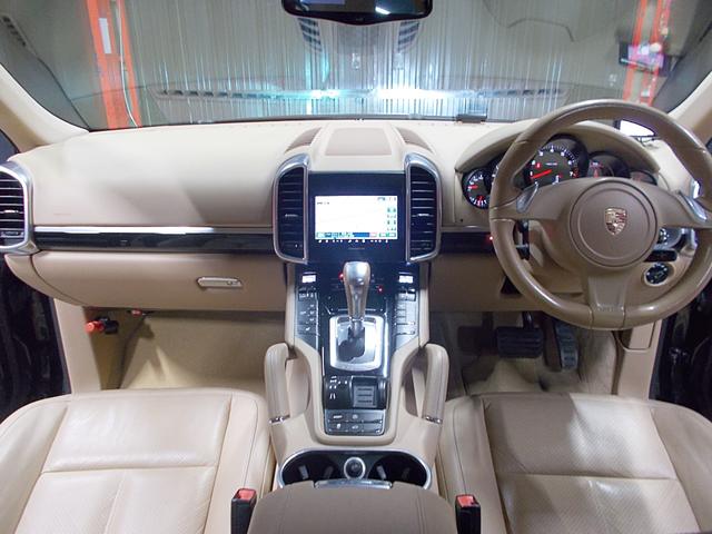 カイエン ベースグレード 正規ディーラー車 夏冬タイヤ合計8本 キセノンライト サンルーフ オフホワイト革内装 SDナビ地デジBカメラSカメラ CD録音DVD再生ブルートゥース レーダー探知機 ETC クルーズコントロール(16枚目)