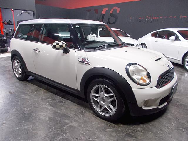 ＭＩＮＩ クーパーＳ　クラブマン　ディーラー整備車両　整備記録簿　ターボエンジン　キセノンヘッドライト　純正１６インチ　ＳＤナビ　地デジフルセグテレビ　バックカメラ　ＣＤ　ＤＶＤ再生　ブルートゥース　ＥＴＣ　スペアキー　パドルシフト（5枚目）