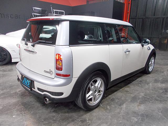 ＭＩＮＩ クーパーＳ　クラブマン　ディーラー整備車両　整備記録簿　ターボエンジン　キセノンヘッドライト　純正１６インチ　ＳＤナビ　地デジフルセグテレビ　バックカメラ　ＣＤ　ＤＶＤ再生　ブルートゥース　ＥＴＣ　スペアキー　パドルシフト（6枚目）