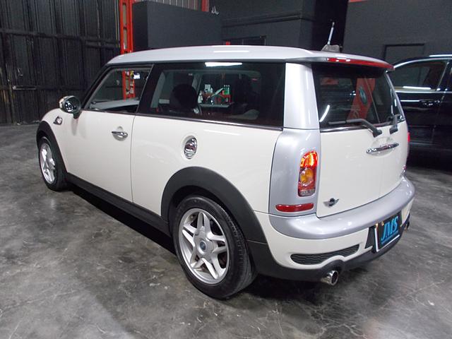 ＭＩＮＩ クーパーＳ　クラブマン　ディーラー整備車両　整備記録簿　ターボエンジン　キセノンヘッドライト　純正１６インチ　ＳＤナビ　地デジフルセグテレビ　バックカメラ　ＣＤ　ＤＶＤ再生　ブルートゥース　ＥＴＣ　スペアキー　パドルシフト（8枚目）