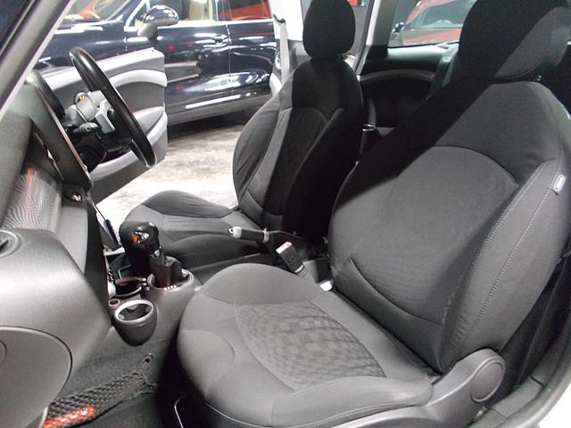 ＭＩＮＩ クーパーＳ　クラブマン　ディーラー整備車両　整備記録簿　ターボエンジン　キセノンヘッドライト　純正１６インチ　ＳＤナビ　地デジフルセグテレビ　バックカメラ　ＣＤ　ＤＶＤ再生　ブルートゥース　ＥＴＣ　スペアキー　パドルシフト（15枚目）