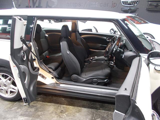 ＭＩＮＩ クーパーＳ　クラブマン　ディーラー整備車両　整備記録簿　ターボエンジン　キセノンヘッドライト　純正１６インチ　ＳＤナビ　地デジフルセグテレビ　バックカメラ　ＣＤ　ＤＶＤ再生　ブルートゥース　ＥＴＣ　スペアキー　パドルシフト（27枚目）