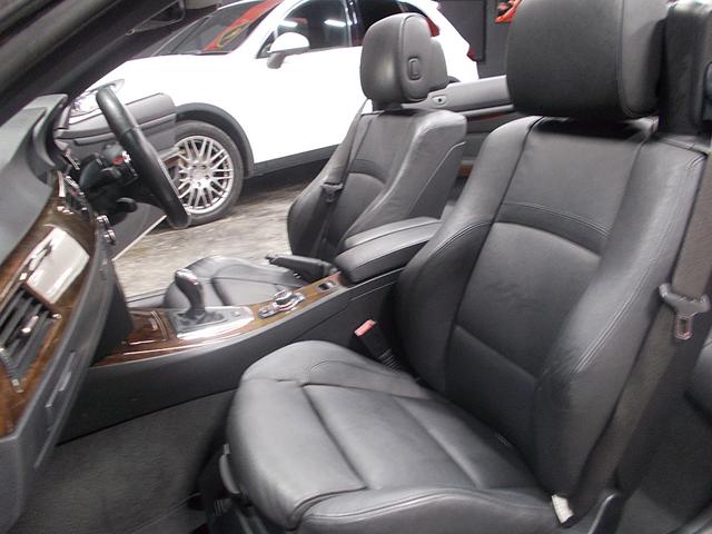 3シリーズ 335iカブリオレ Mスポーツパッケージ 7速ATツインターボ ディーラー整備車両 整備記録簿 電動オープン Mスポーツ18インチ&エアロ スペーサー 黒革シート 純正HDDナビ CD録音 DVD再生 クルーズコントロール プッシュスタート(14枚目)